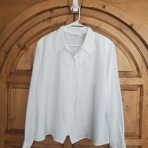 Claudia Richard Women cream blouse 20W